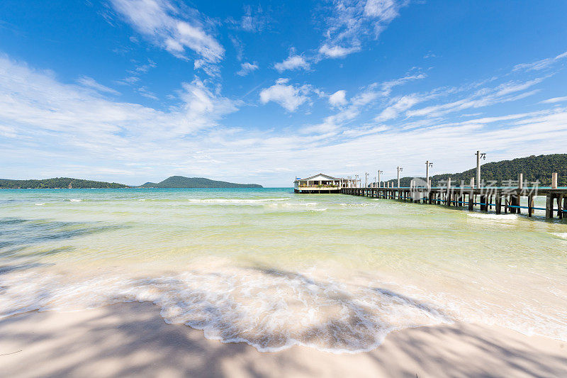 美丽的海景，在夏季的海滩上柬埔寨的Kep省Koh Tonsay